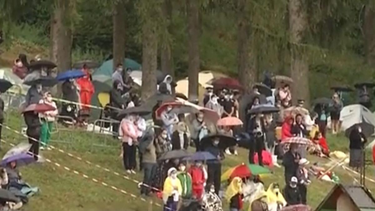 sarbatoarea sfintei marii la manastirea nicula s au adunat 2 500 de credinciosi