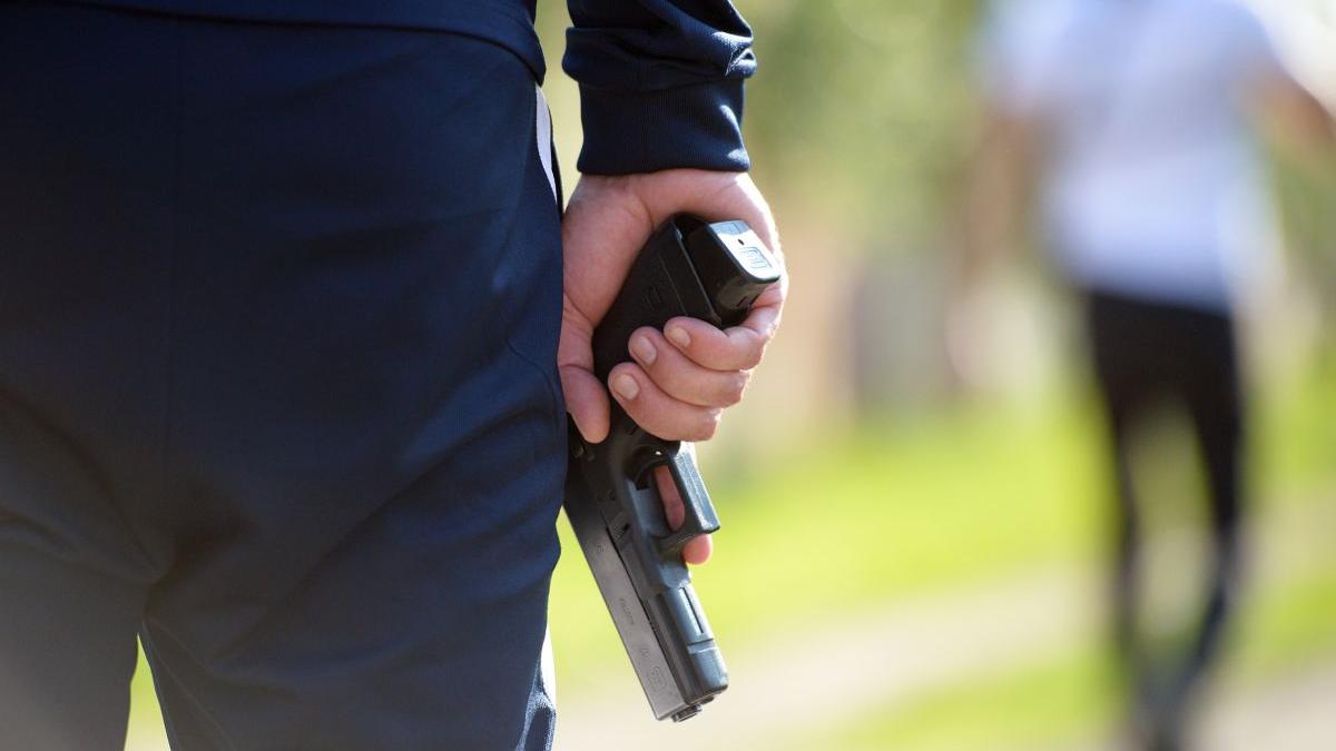 politisti atacati bate pietre 50 oameni sat salaj