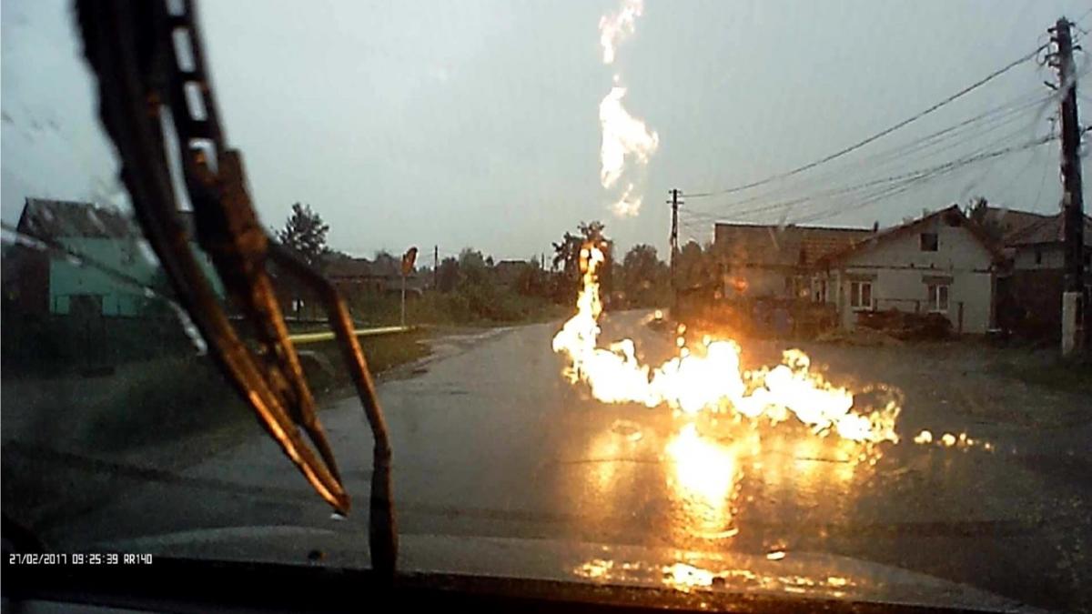 imaginile incredibile cu un fulger surprinse de un sofer