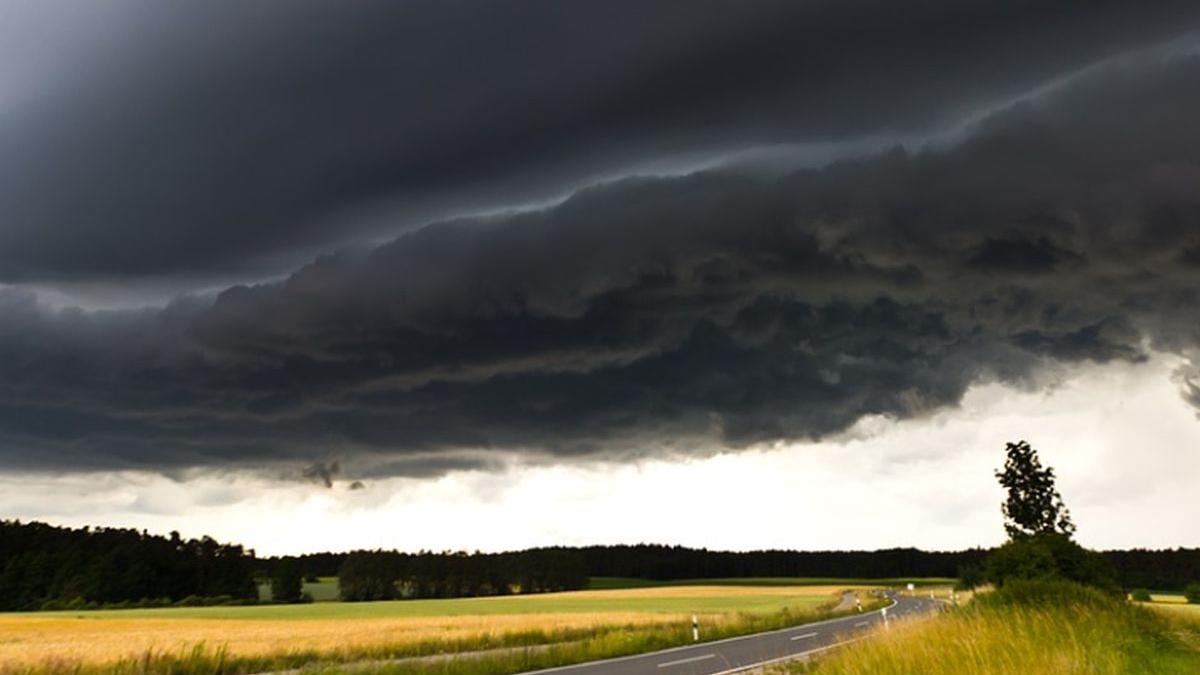alerta de la meteo cod galben si portocaliu de instabilitate atmosferica zonele vizate
