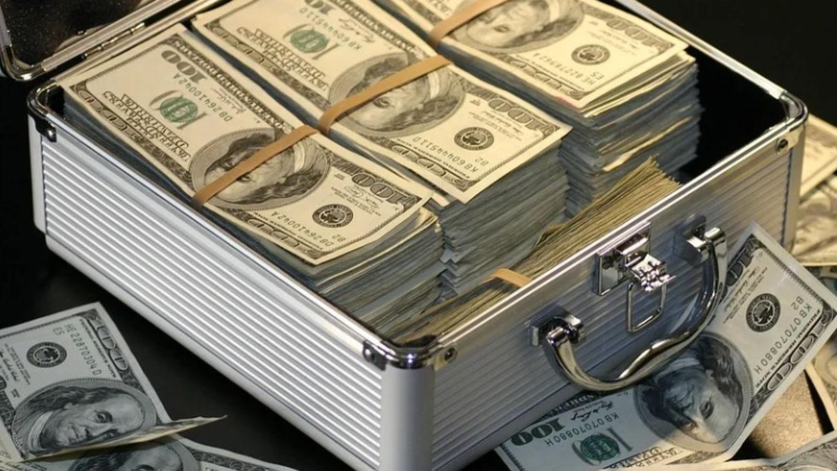 averea celor mai bogati 12 oameni din sua a ajuns la peste 1 000 de miliarde de dolari