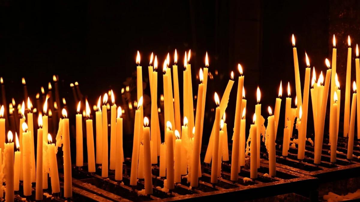 minune intr o biserica din romania o icoana a maicii domnului a inceput sa lacrimeze