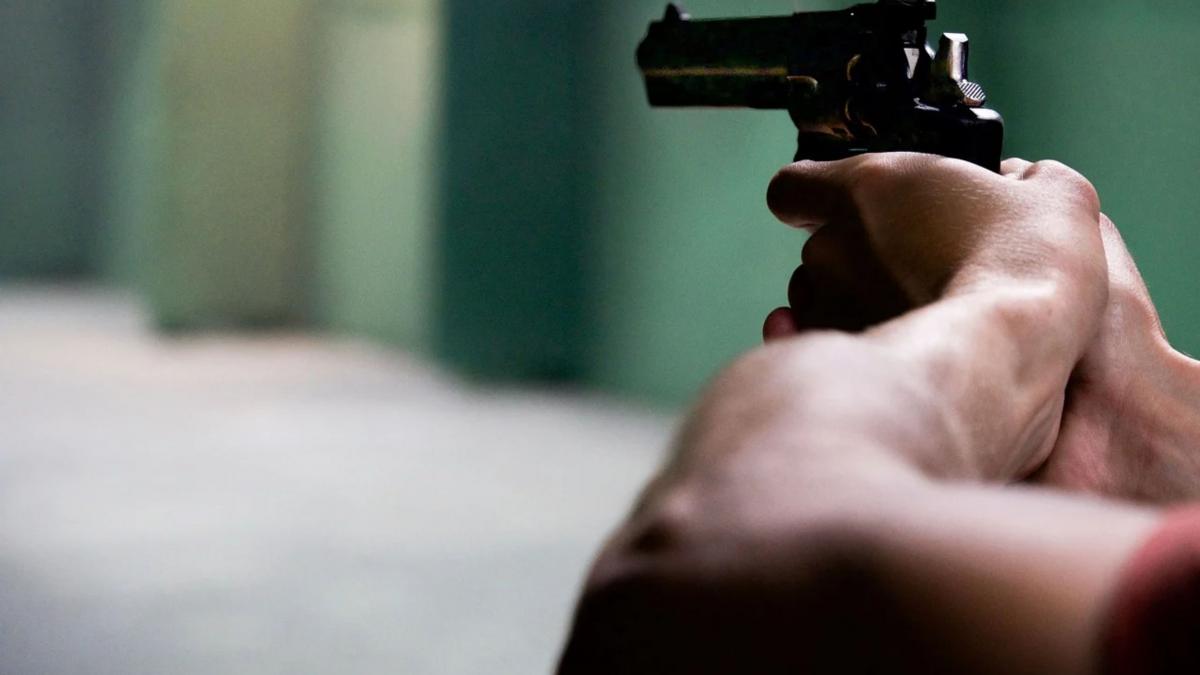 un nou asasinat intre interlopi a fost impuscat in cap chiar de cel cu care lua masa