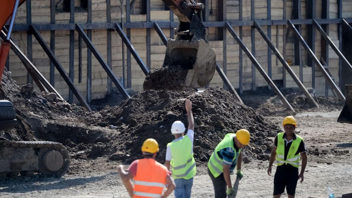 focar de covid 19 pe un santier din capitala peste 100 de muncitori vor fi testati