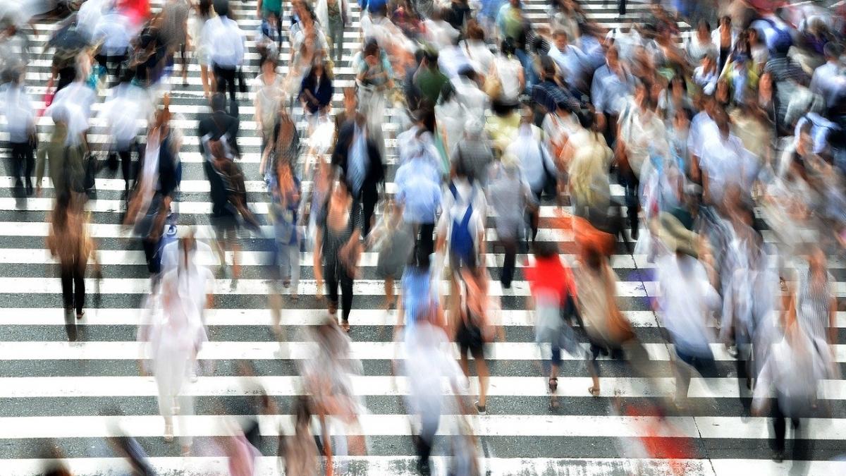 omenirea traieste pe datorie locuitorii planetei au consumat toate resurse iar acum consumam ceea