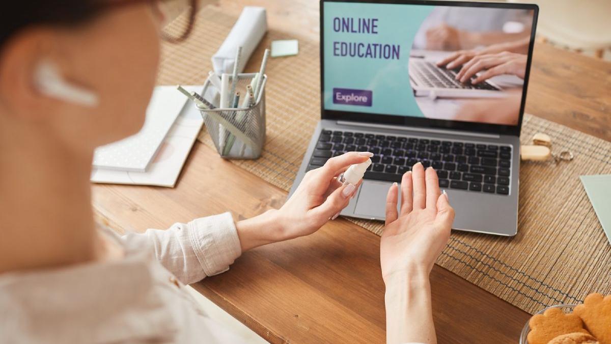 profesorii se pregatesc pentru marea digitalizare