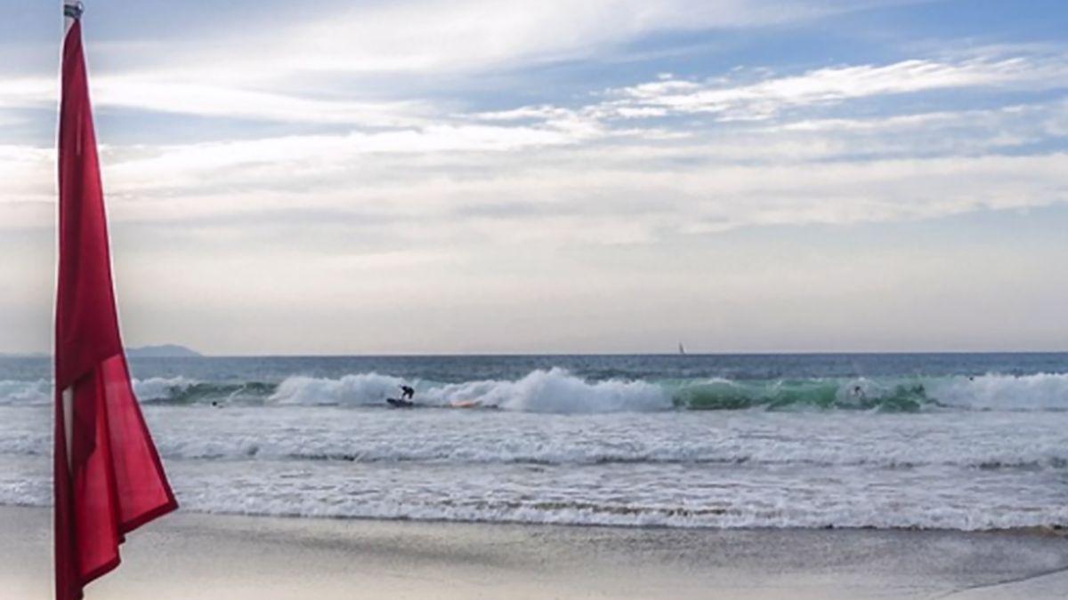 pericol urias pe litoralul romanesc apelul salvamarilor catre turisti nu intrati in apa pe steag