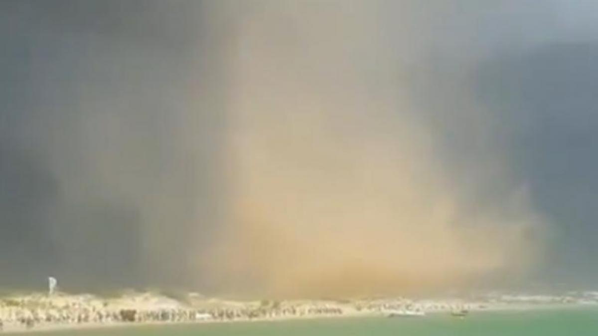 furtuna pe plaja zeci de oameni au fugit iar 5 au fost raniti