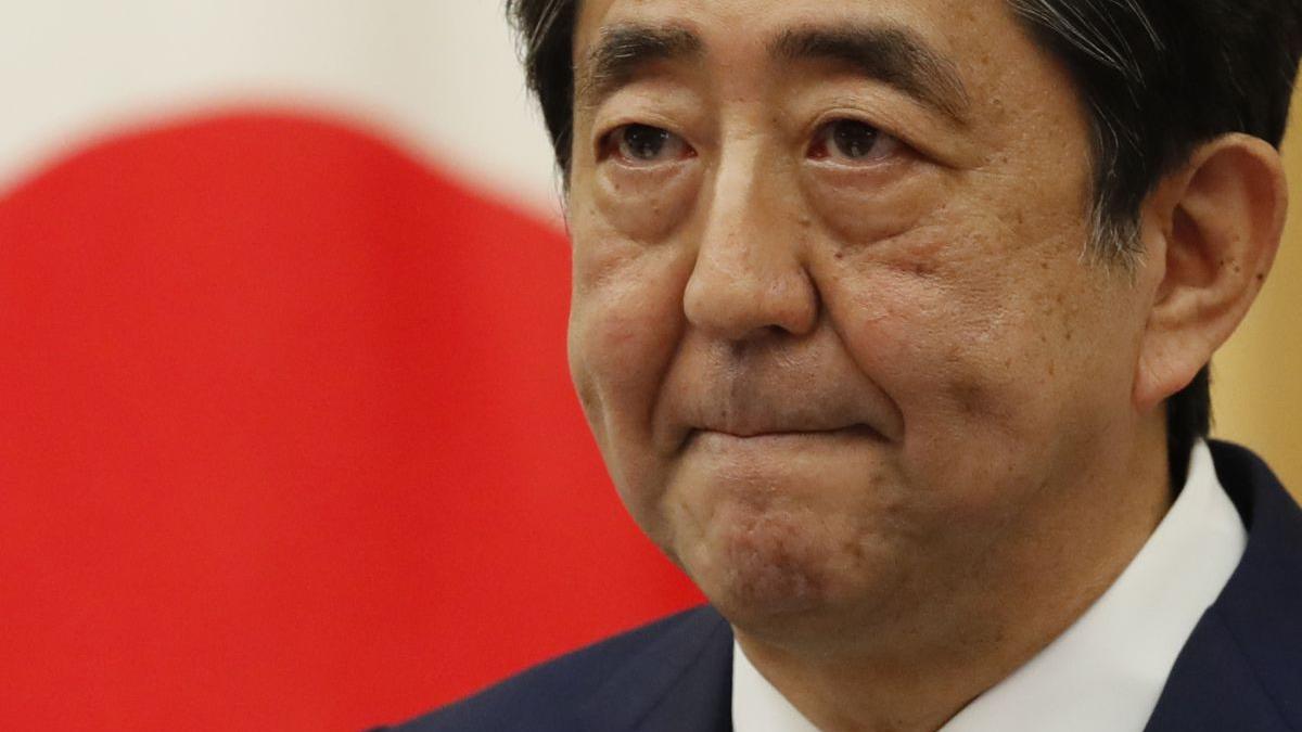 a demisionat cel mai longeviv premier din japonia shinzo abe va cer scuze din adancul inimii