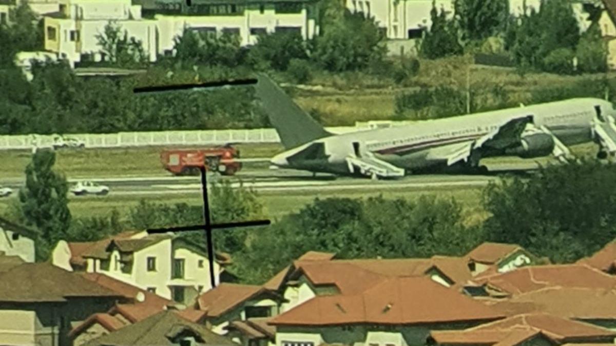 avion boeing 777 militari americani ramas trenul aterizare aeroportul baneasa