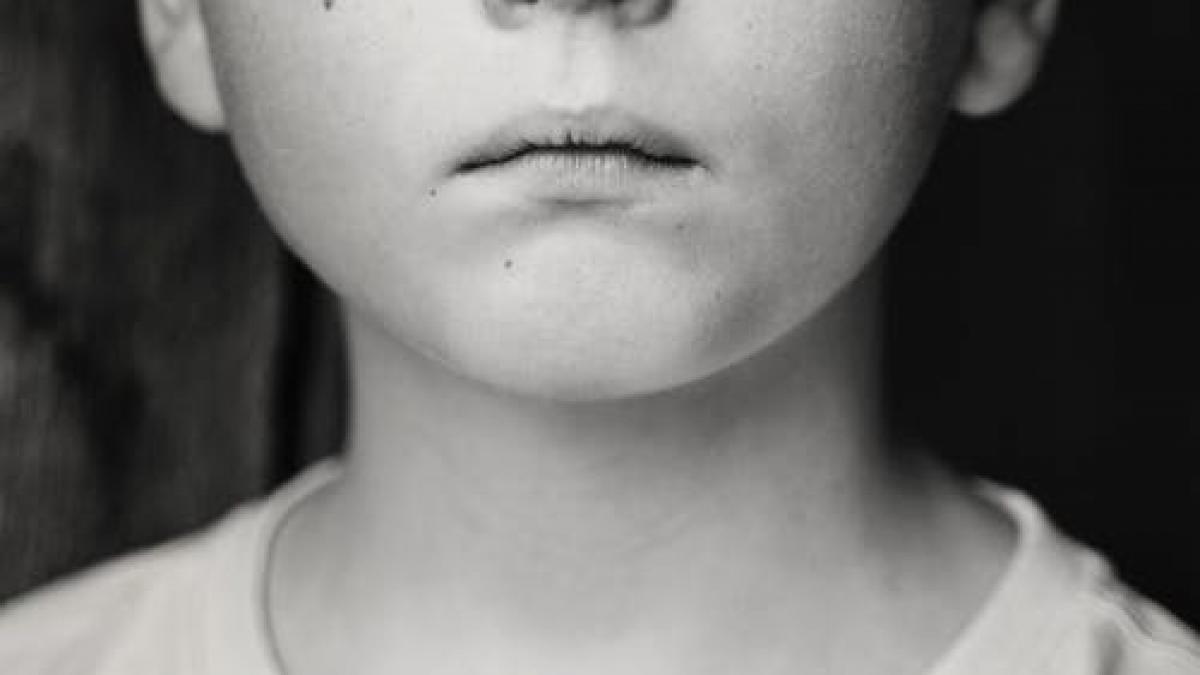 romanca batjocorit propriul copil sotul o filma