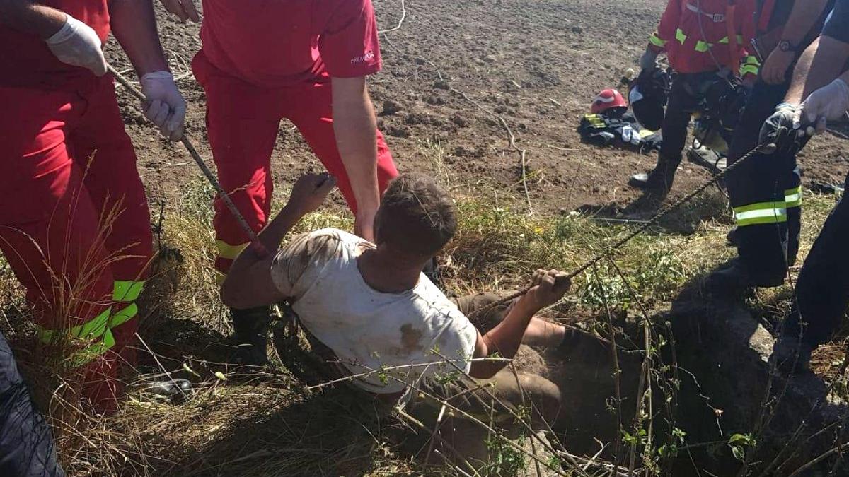 barbat falticeni fantana capra uitat sa lege funia