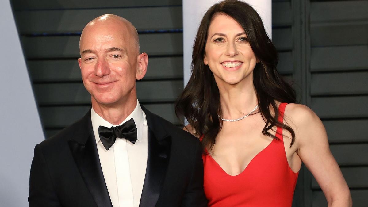 fosta sotie a lui jeff bezos a devenit cea mai bogata femeie din lume datorita cresterii actiunilor