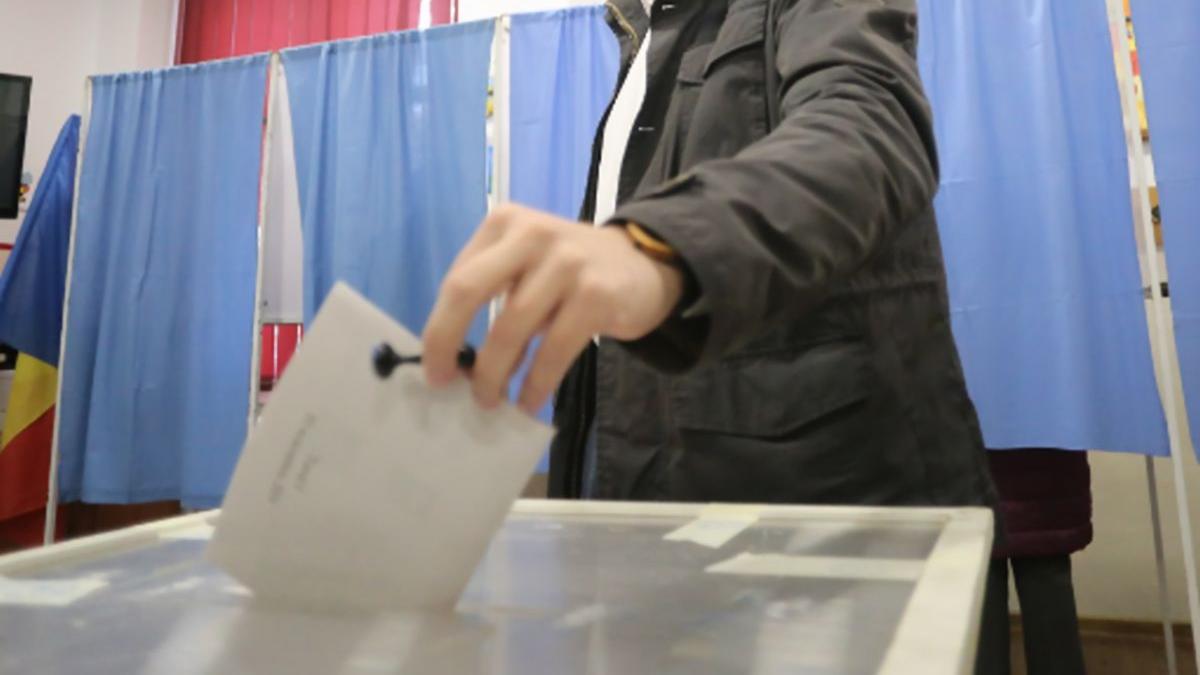 campanie cu amenintari filaje dosare tradari scandalurile care risca sa detoneze campania