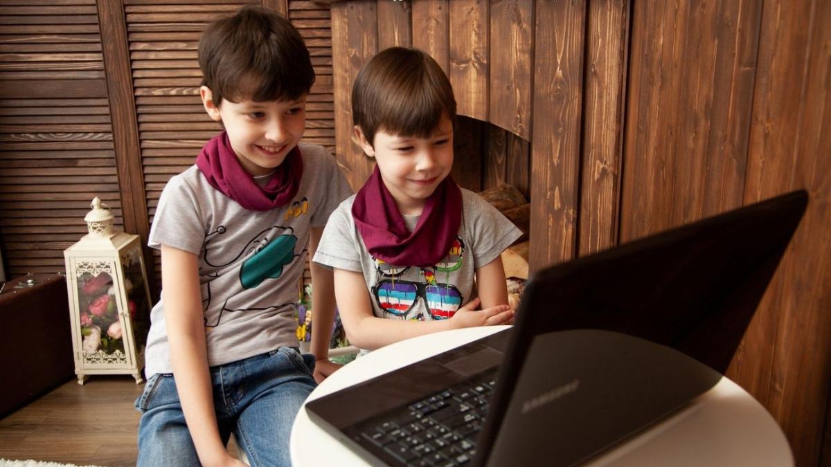 weekend navigarea pe internet periculoasa pentru copii