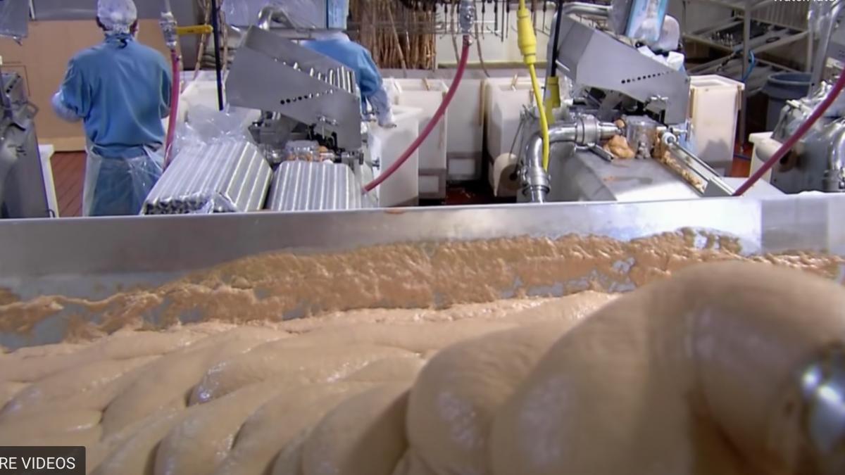 din ce sunt crenvurstii imaginile care spun tot si care te fac sa nu ii mai mananci