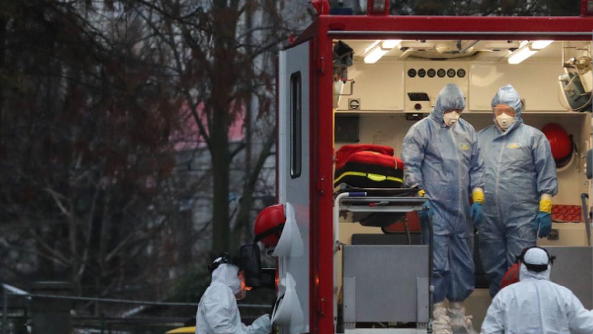 o fata de 19 ani infectata cu noul coronavirus violata de paramedic in ambulanta