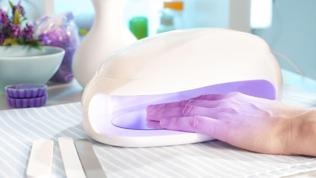 care sunt diferentele dintre lampile led si uv