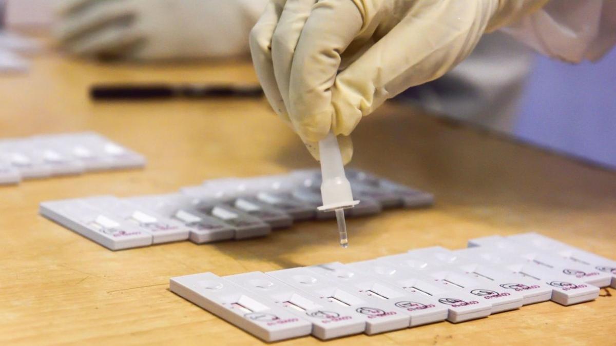 un angajat al ministerului sanatatii a fost diagnosticat cu covid 19