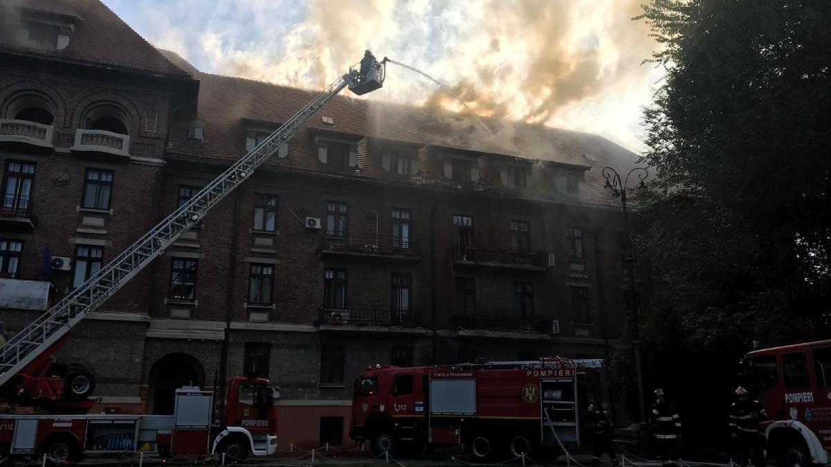 hotel din capitala in flacari pompierii intervin chiar in aceste momente