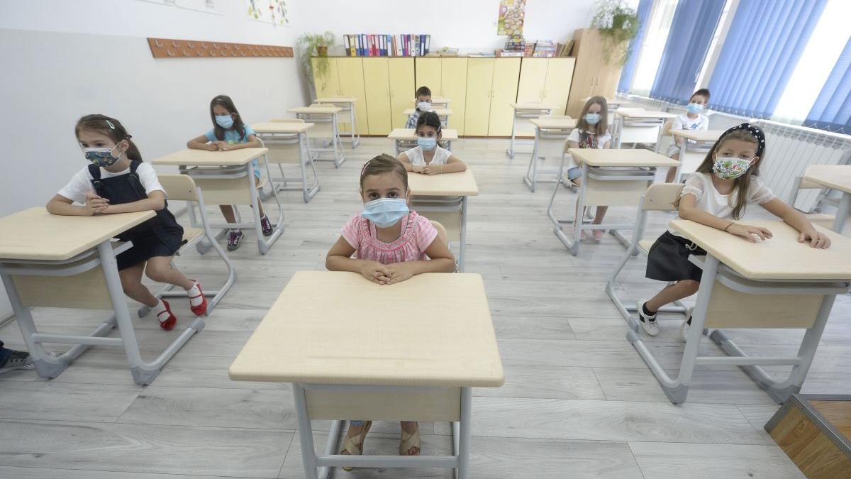 elevi incep scoala online nu au tablete laptop