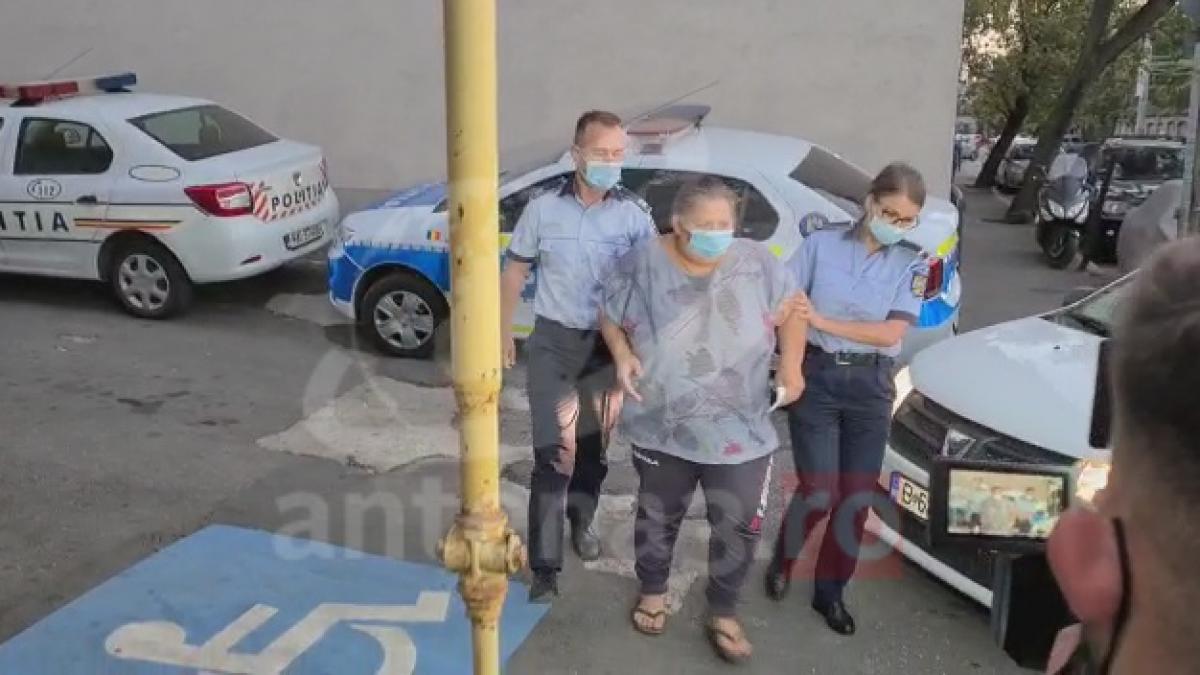 femeia care si a torturat fetita de 5 ani retinuta de politisti