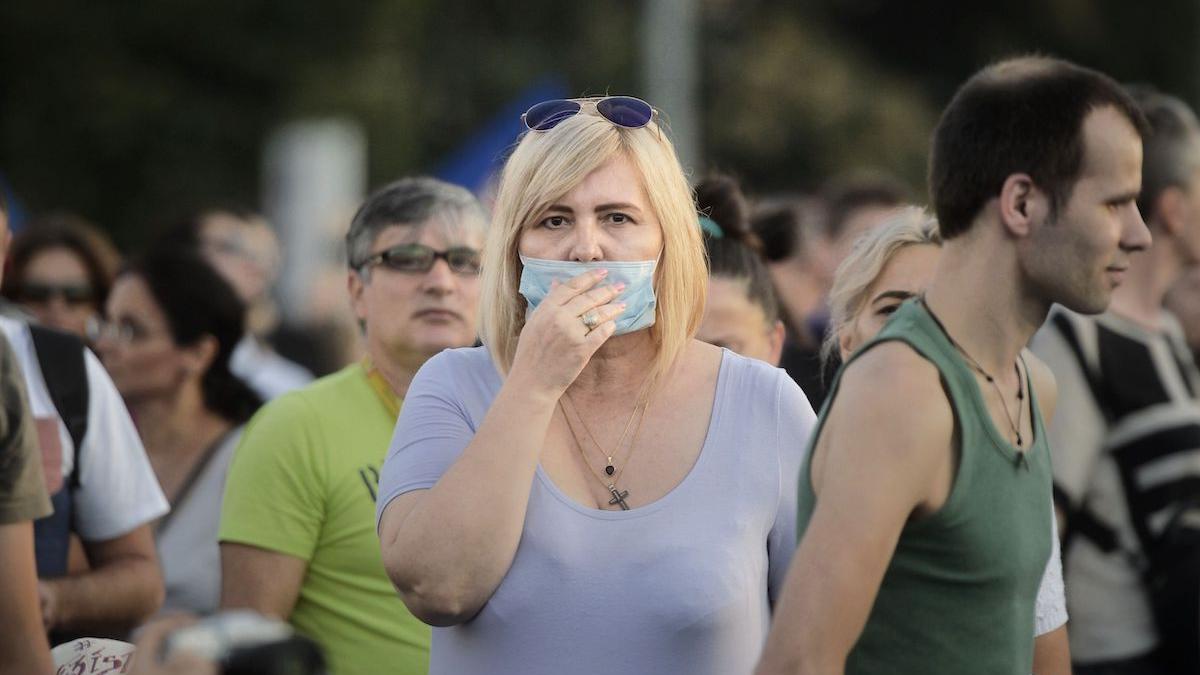 femeie concediata pentru ca a intrat in izolare dupa ce fiica sa a fost confirmata cu covid m au