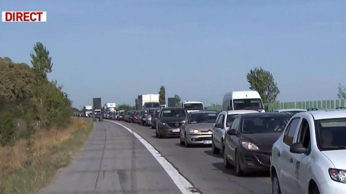 aglomeratie mare pe autostrada soarelui catre bucuresti cozile se intind pe 10 kilometri
