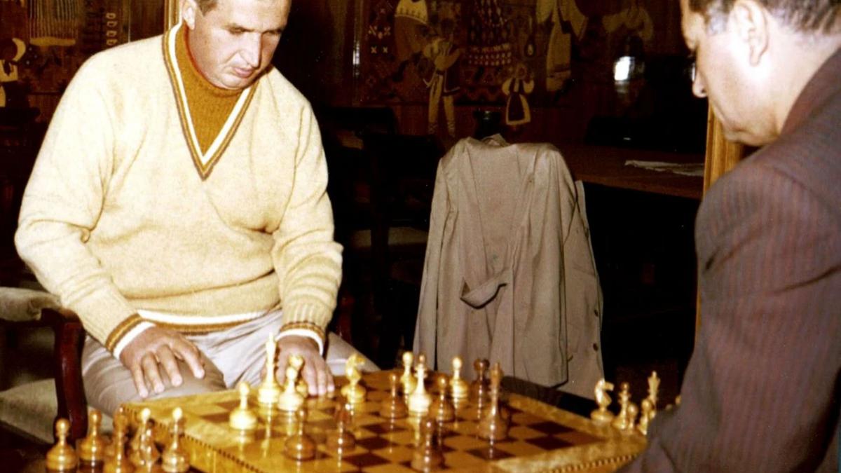 celebra masa de sah a lui nicolae ceausescu a fost scoasa la licitatie care este pretul de pornire