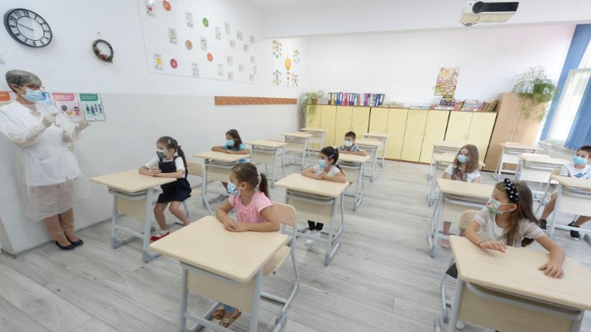 toti profesorii din romania ar putea primi un spor lunar de 2 000 lei ca stimulent de risc in