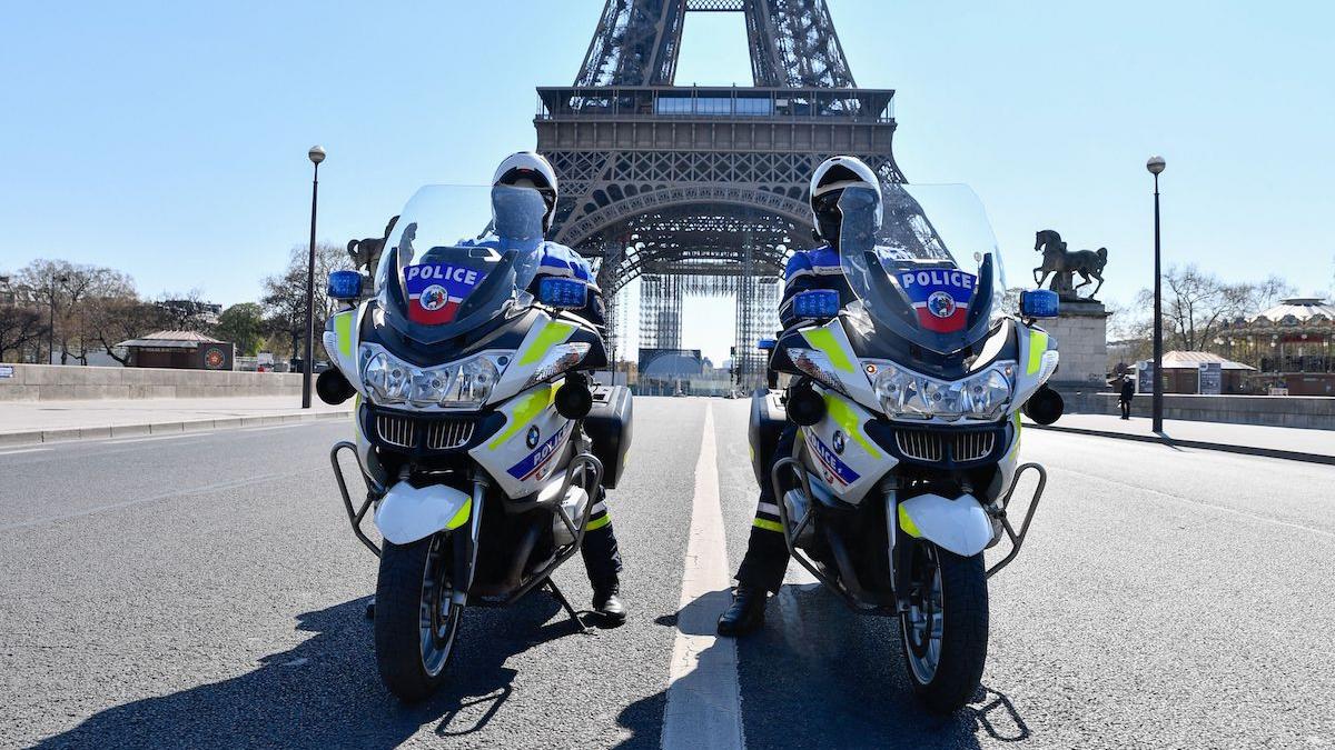 alerta cu bomba la paris turnul eiffel a fost evacuat