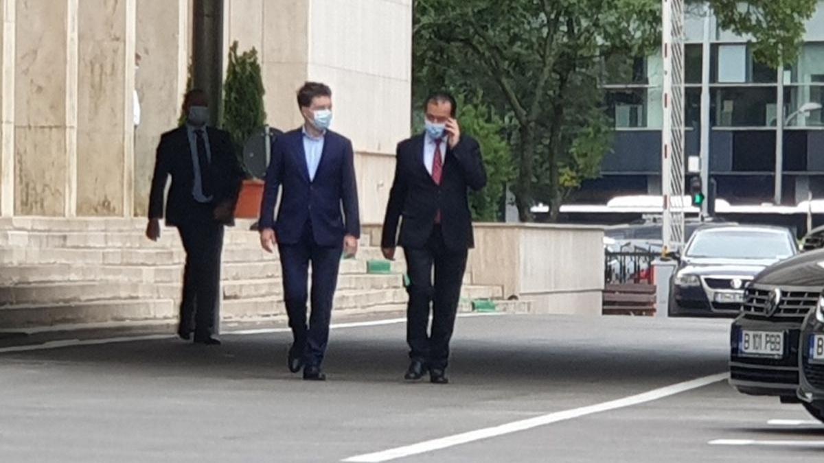 premierul ludovic orban si nicusor dan chemati de klaus iohannis la palatul cotroceni
