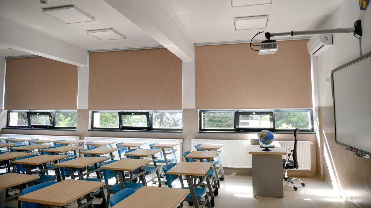 elevii si profesorii din scolile in care se voteaza cursurile exclusiv online pana marti parintii