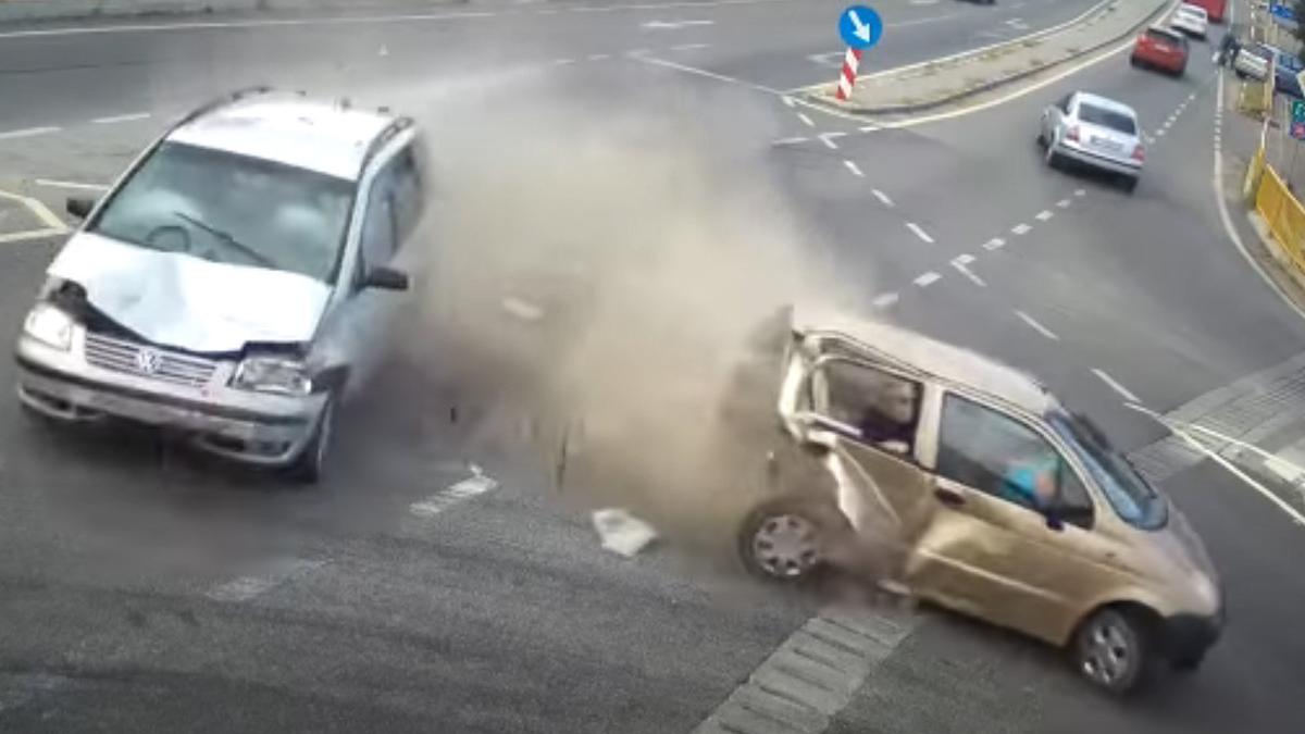 accident mortal suprins de camerele de supraveghere in judetul dolj o femeie a fost strivita intre