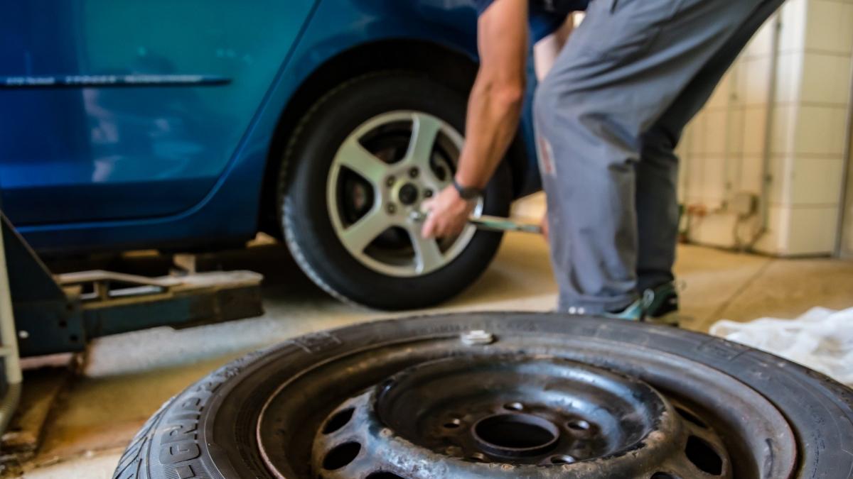 nu publica atentie soferi cand schimbam cauciucurile de vara titi aur esti vinovat