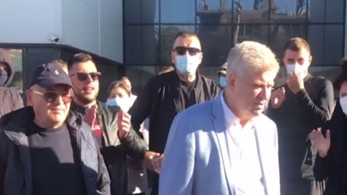 primarul tudorache a iesit in strada alaturi de sustinatori si cere renumararea voturilor