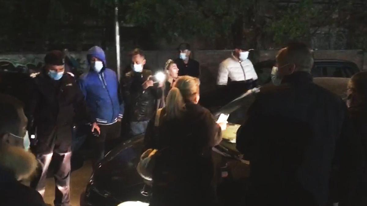 scandal cu politie si jandarmi la sectorul 1 aveti ordin de la marcel vela bagati ma in duba