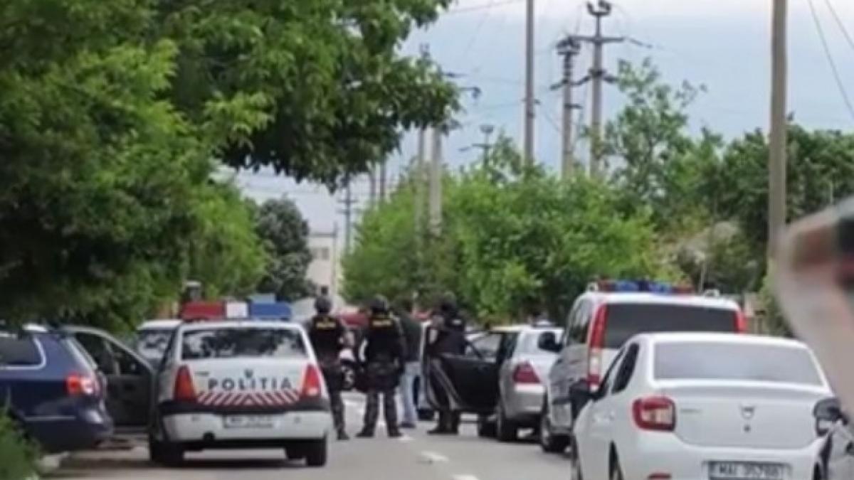 bataie intre clanuri si a lovit fratele intentionat cu masina pana la bagat in coma crezand ca e un
