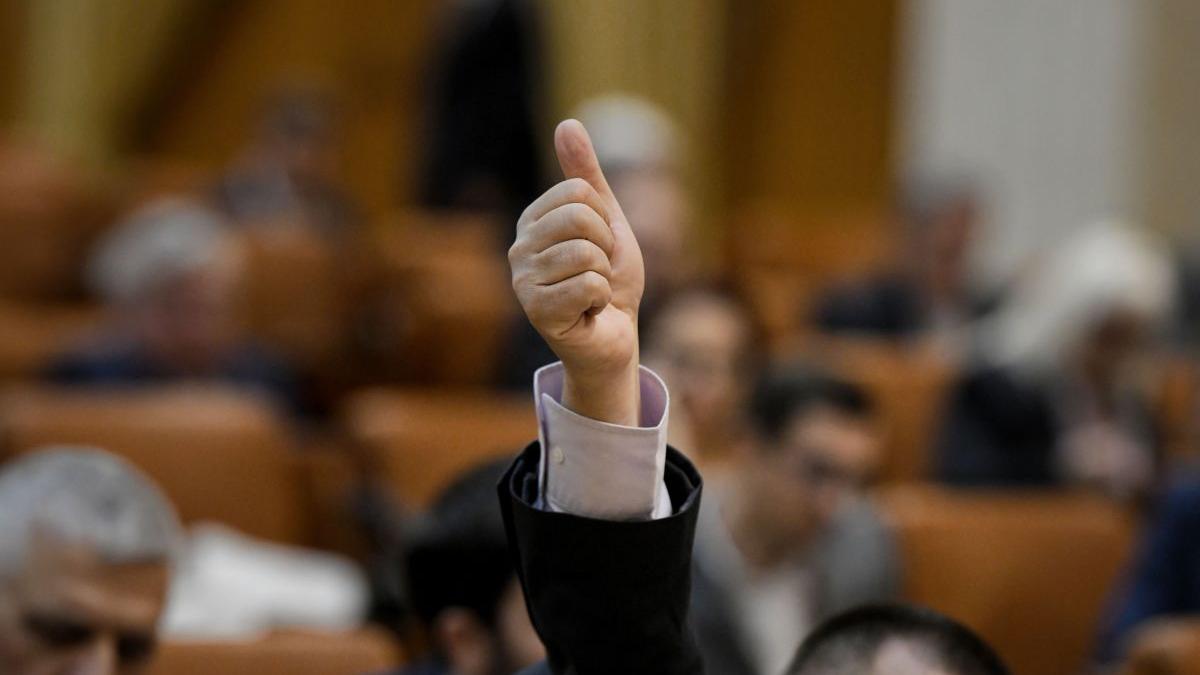 guvernul pnl a angajat 1 000 de bugetari pe luna in ce institutii si au gasit loc de munca