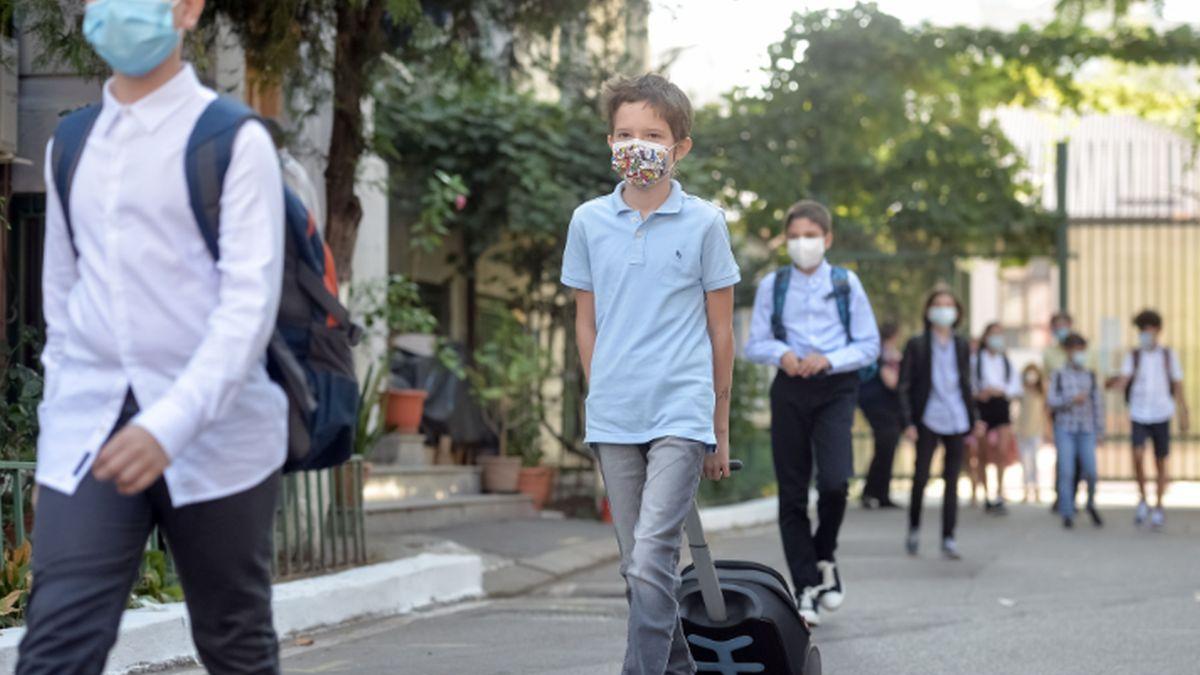 judetul din romania in care masca e obligatorie si la 100 de metri de scoala