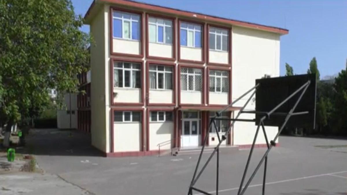 opt olimpici luati cu duba dupa ce au jucat baschet parintii sunt revoltati