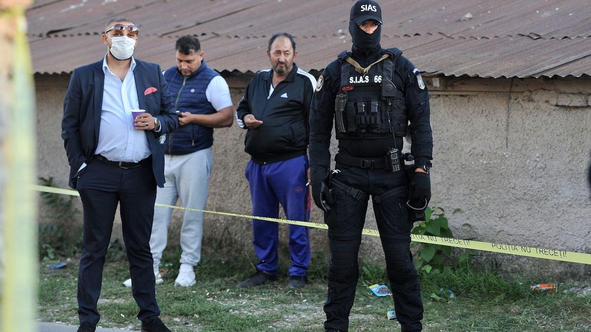 petrecere cu peste 100 de persoane in interiorul stadionului cluj arena politia a intervenit de