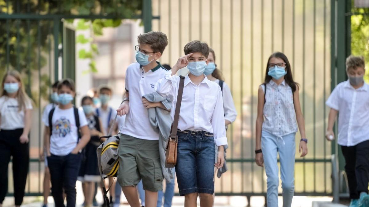 sedinta de urgenta a cnsu bucuresti se ia in calcul inchiderea tuturor scolilor din capitala