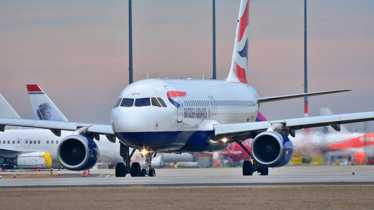 imagini emotionante fetita aeroport