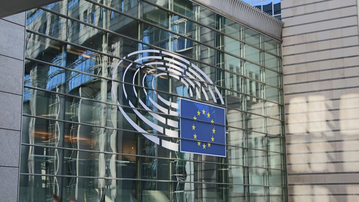 conform noii directive europene statele membre trebuie sa anunte comisia europeana cu privire la