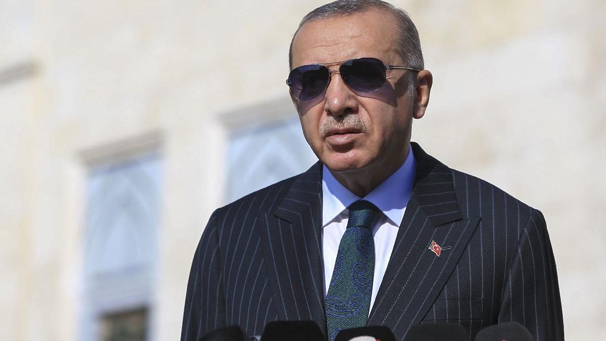 erdogan charlie hebdo caricatura bere femeie