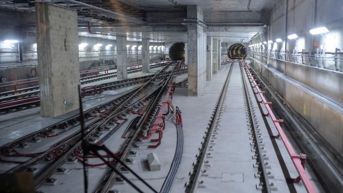 o garnitura de metrou a fost cuprinsa de fum la piata unirii calatorii au fost evacuati de urgenta