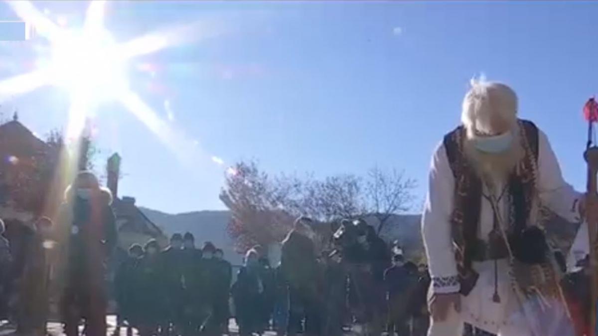 batran costum popular masca baston omagiu draga olteanu matei