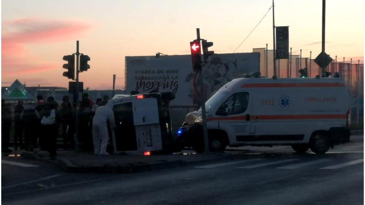 accident microbuz ambulanta covid bucuresti