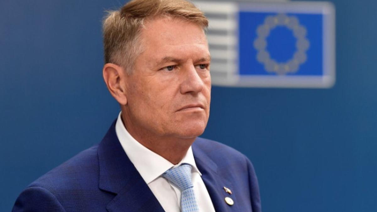 klaus iohannis psd echidistanta politica